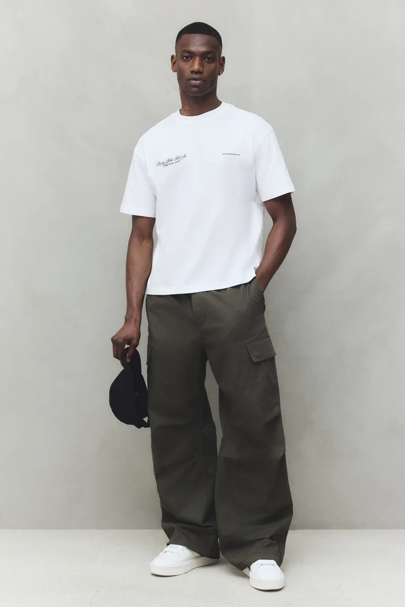 اتش اند ام تي-شيرت مطبوع بقصّة فضفاضة